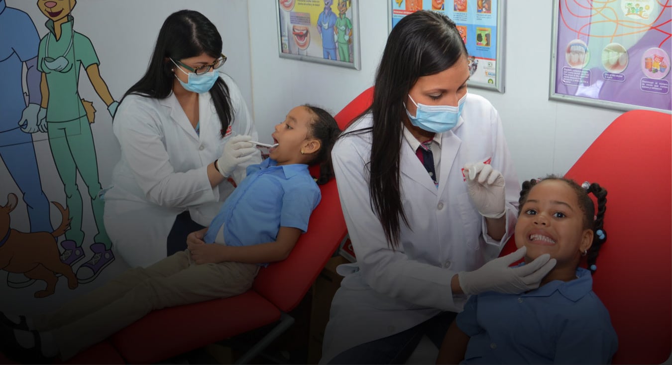 Λαμπερά χαμόγελα από λαμπερά μυαλά