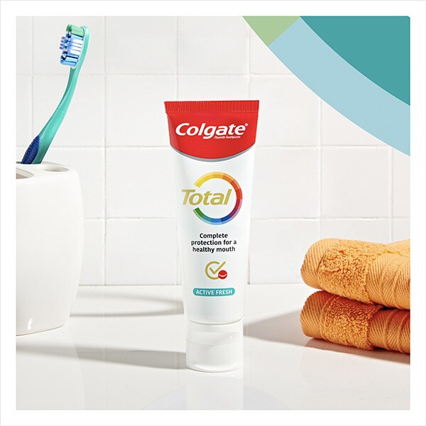 Βουρτσίστε σχολαστικά τουλάχιστον δύο φορές την ημέρα ή σύμφωνα με τις οδηγίες ενός επαγγελματία οδοντιάτρου. Να μη χρησιμοποιείται από παιδιά κάτω των 7 ετών.