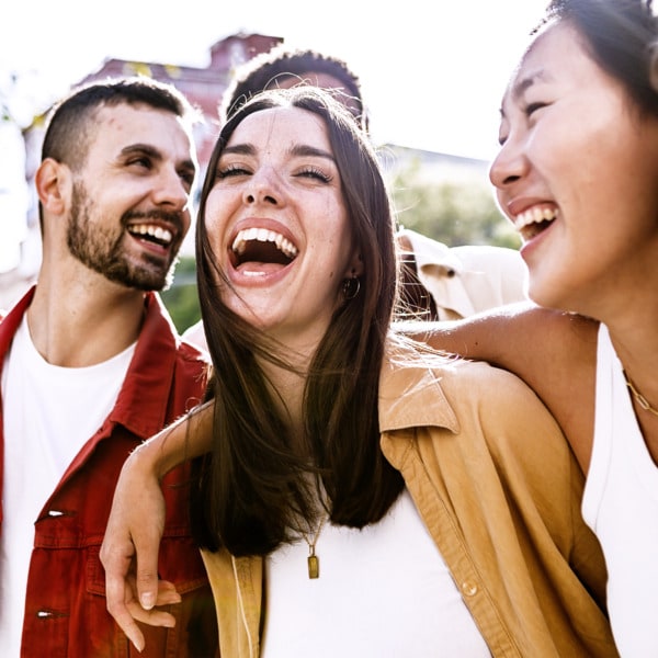 Βουρτσίστε σχολαστικά τουλάχιστον δύο φορές την ημέρα ή σύμφωνα με τις οδηγίες ενός επαγγελματία οδοντιάτρου. Να μη χρησιμοποιείται από παιδιά κάτω των 7 ετών.