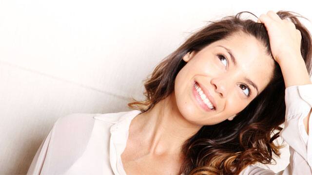 χαμογελαστή γυναίκα